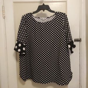 Green envelope 2x shirt black and white polka dots